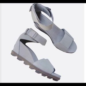 NWOT Gray Sorel size 6 sandals